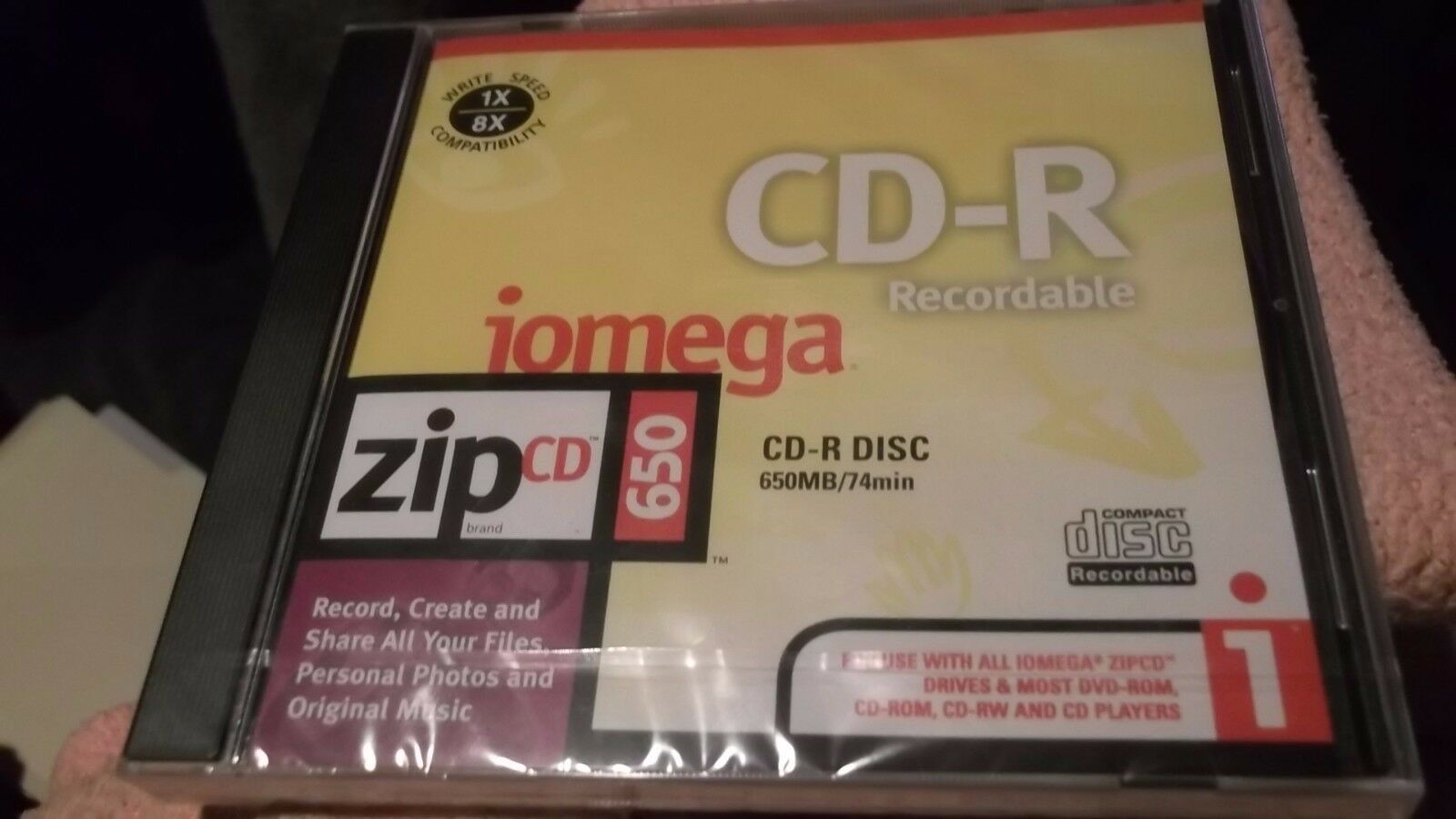 Iomega Recordable Zipcd 650 Cd-r Disc W/ Write Speed 1x - 8x 1 Pack