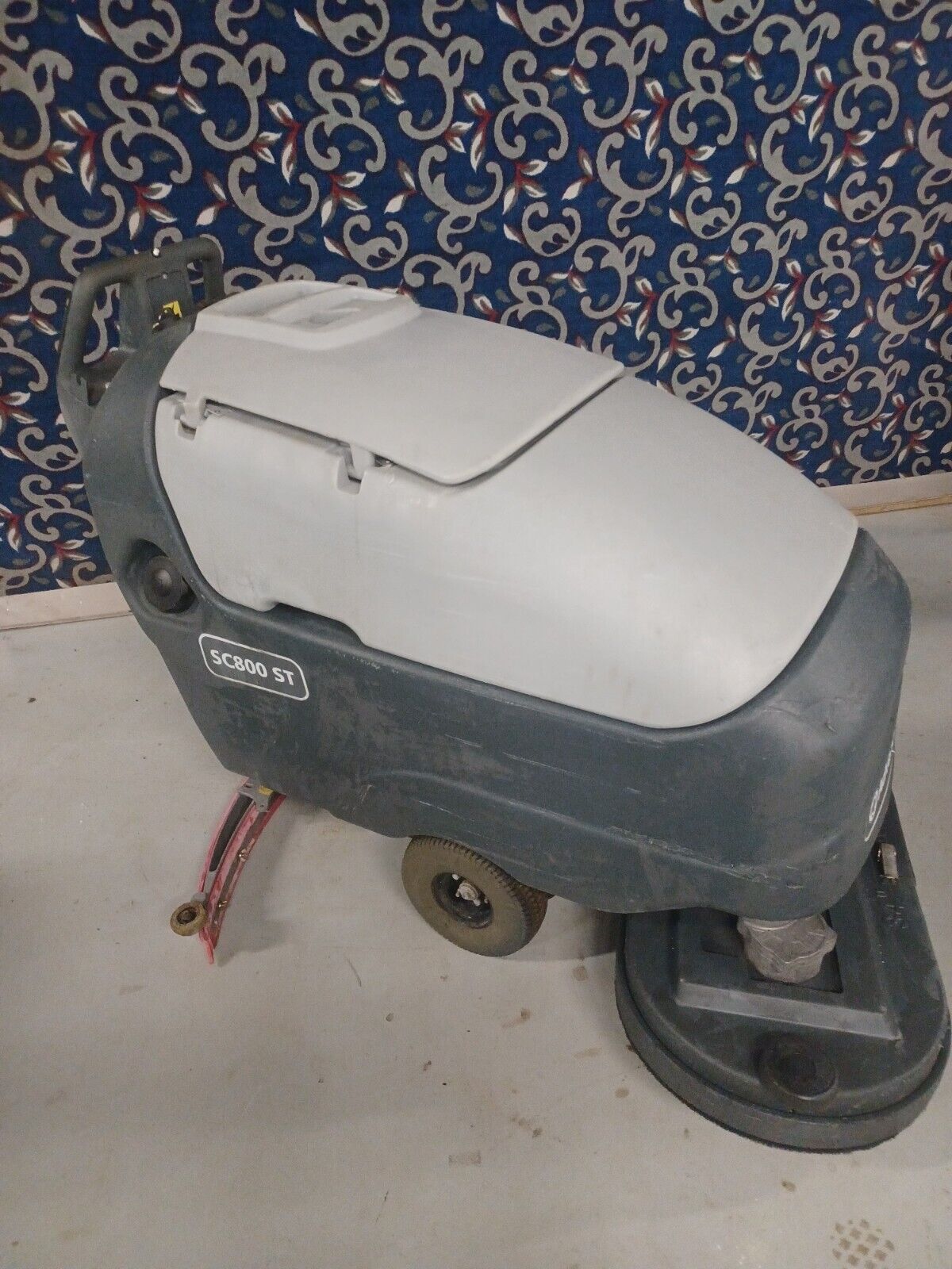 Clean Advance Sc 800 32"floor Scrubber With Batteries & Free Shipping!