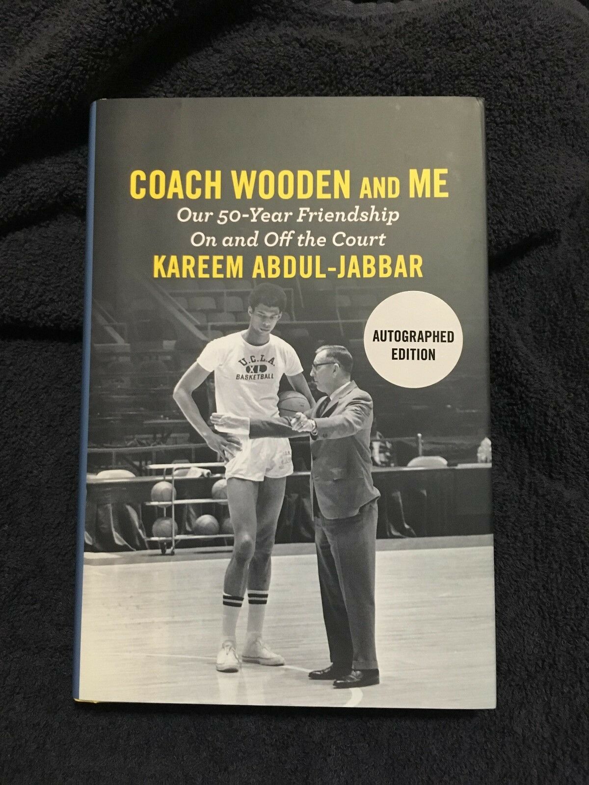 Kareem Abdul Jabbar Signed Book Coach John Wooden And Me Psa/dna Ucla Lakers
